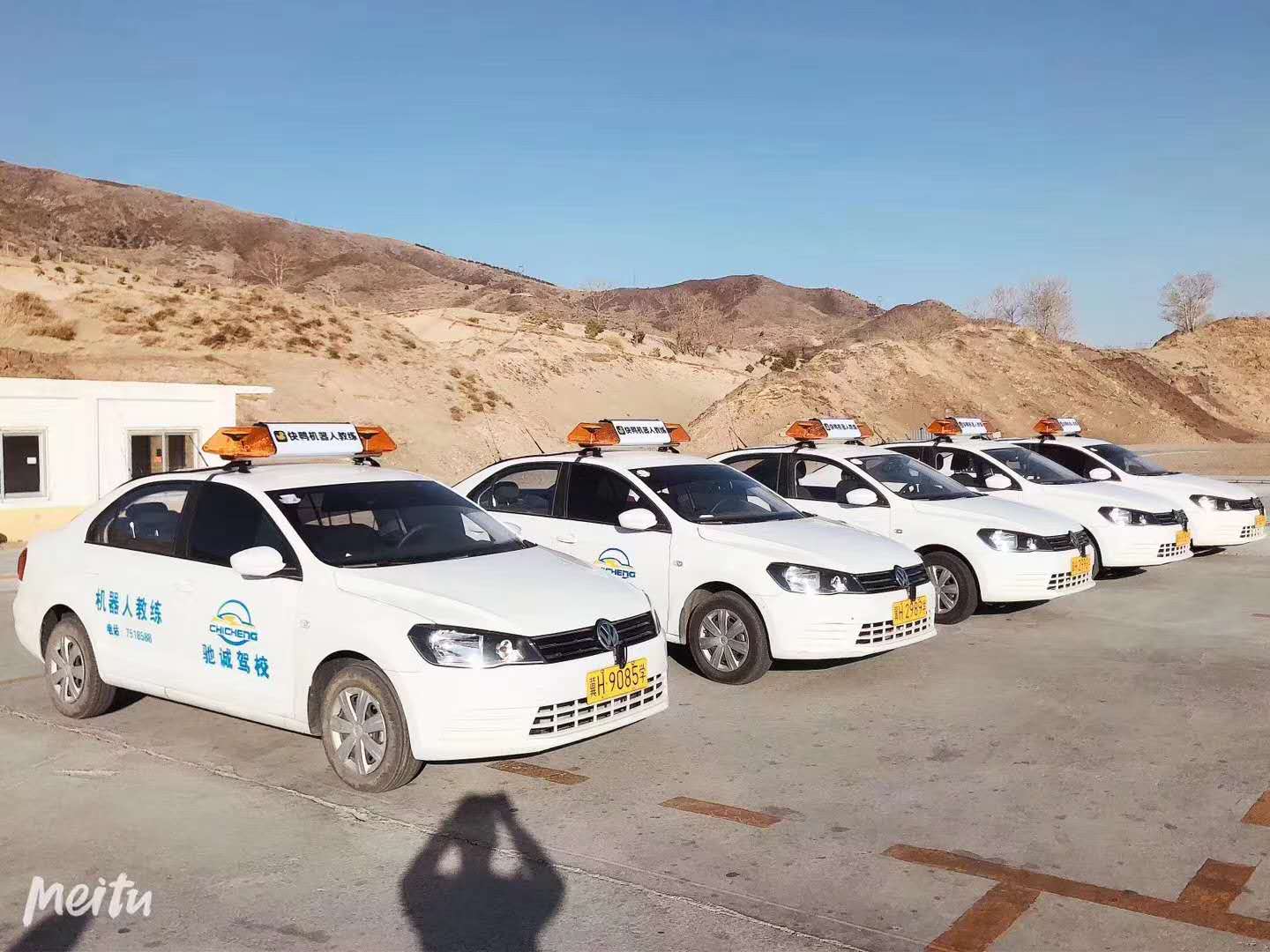 智能駕培車載機器人教練