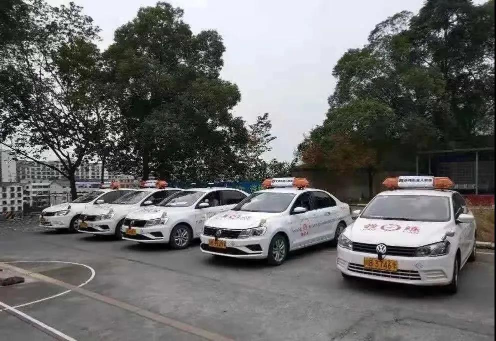 快鴨智能機器人教練